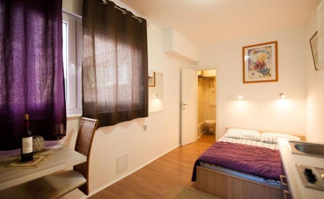 Centar 2 Private Room With Ensuite And Kitchenette สปลิท ภายนอก รูปภาพ