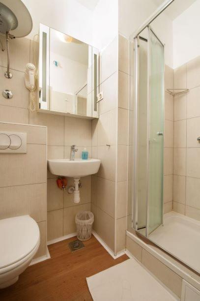 Centar 2 Private Room With Ensuite And Kitchenette สปลิท ภายนอก รูปภาพ