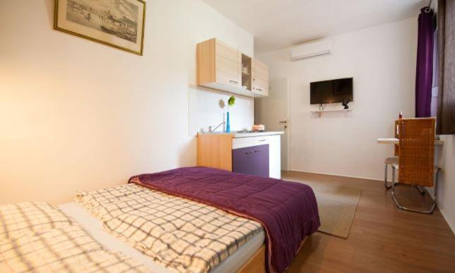 Centar 2 Private Room With Ensuite And Kitchenette สปลิท ภายนอก รูปภาพ